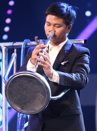 Biểu diễn nhạc cụ dây ống nước, thí sinh Vietnam's Got Talent ăn cắp tài năng?
